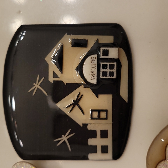 Lucinda rare house pins set of 4 - Picture 3 of 6